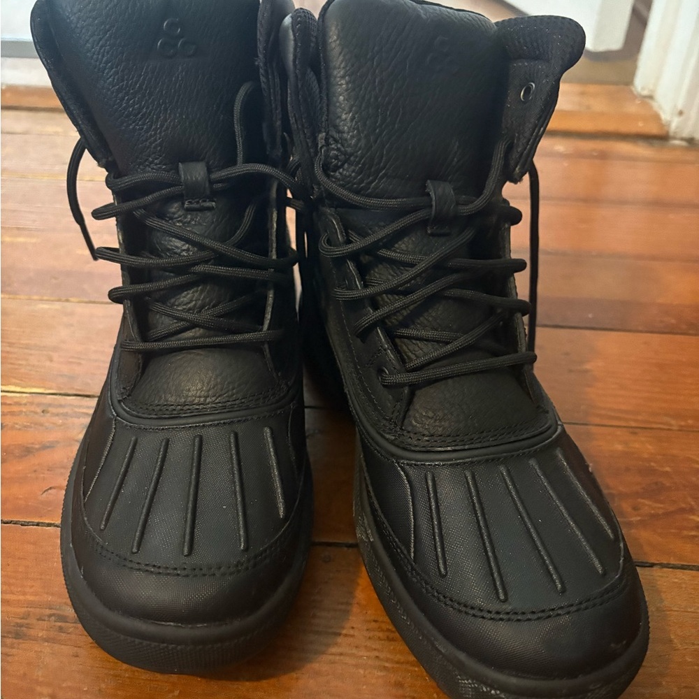Black Leather Lace-Up Nike Boots
